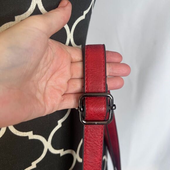 Large Power Red Leather Crossbody Shoulder Bag - Picture 5 of 9